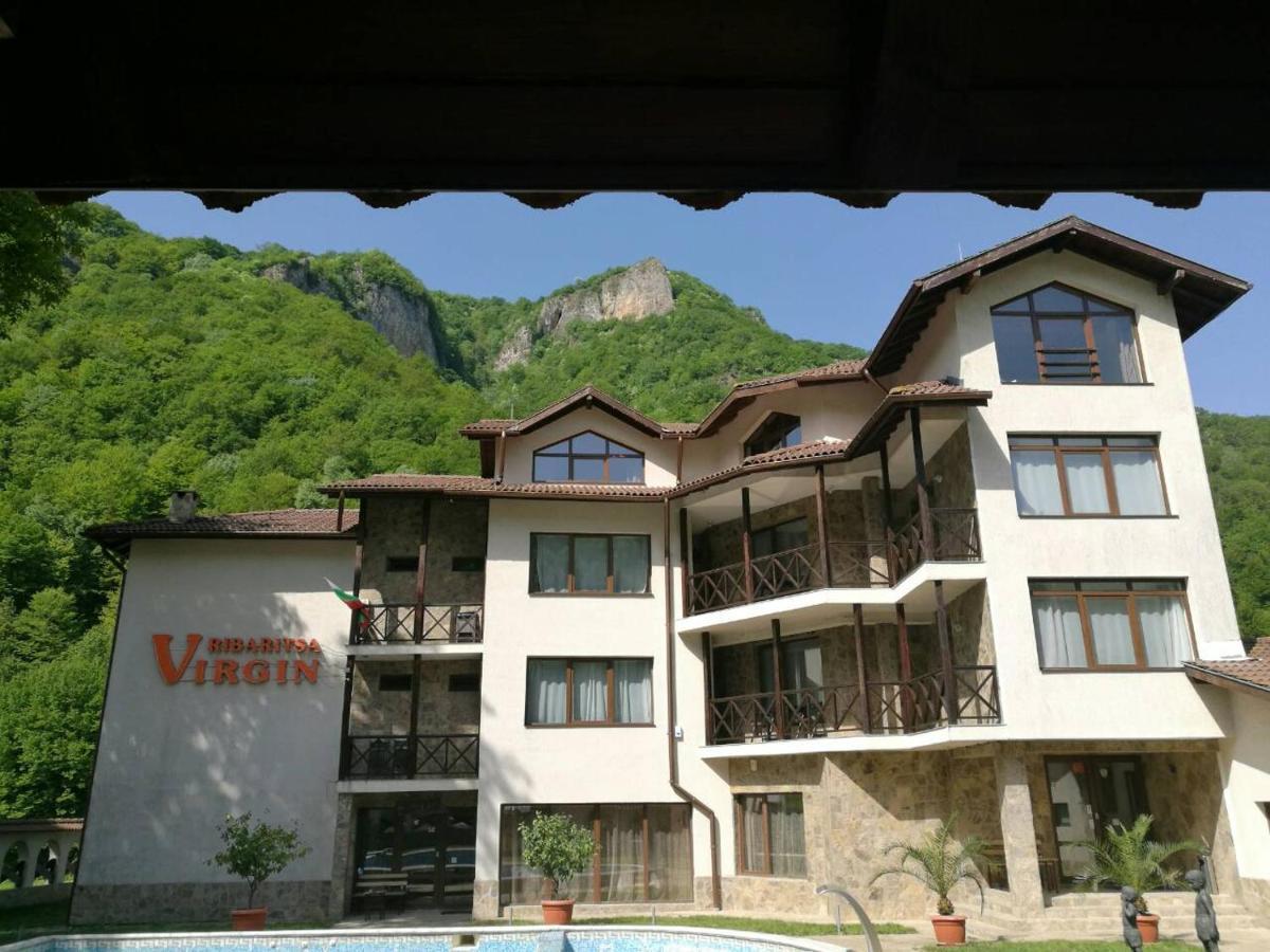 Family Hotel Virgin 리바리차 외부 사진